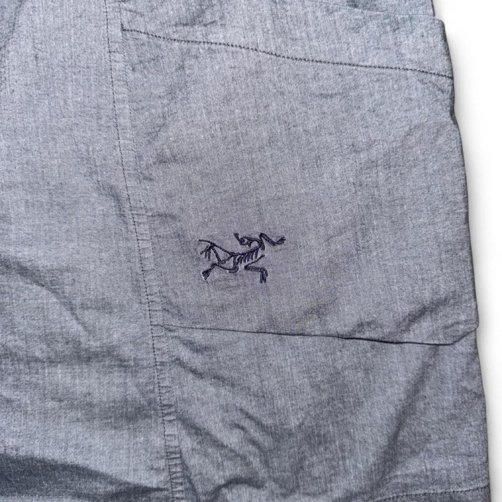 Arc'teryx gray utility shirt dress featuring a flattering fitted silhouette - Picture 2 of 3